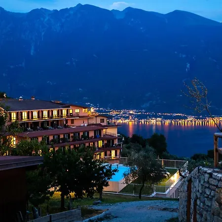 Park Zanzanu מלון 4*